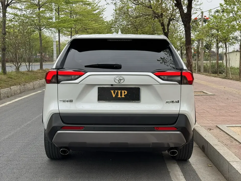 Toyota RAV4 2.0L CVT 2WD Fashion PLUS Edition 2023 — миниатюра 4