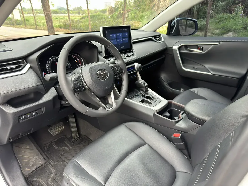 Toyota RAV4 2.0L CVT 2WD Fashion PLUS Edition 2023 — миниатюра 5