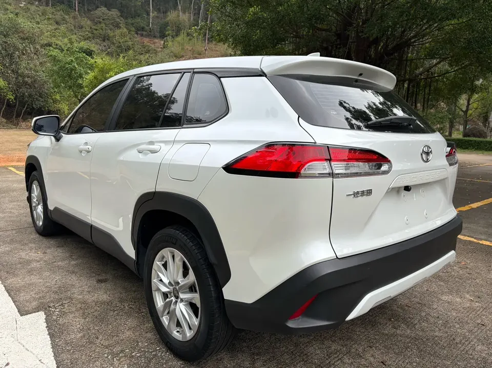 Toyota CorollaCross 2.0L CVT Deluxe Edition 2023 — миниатюра 2