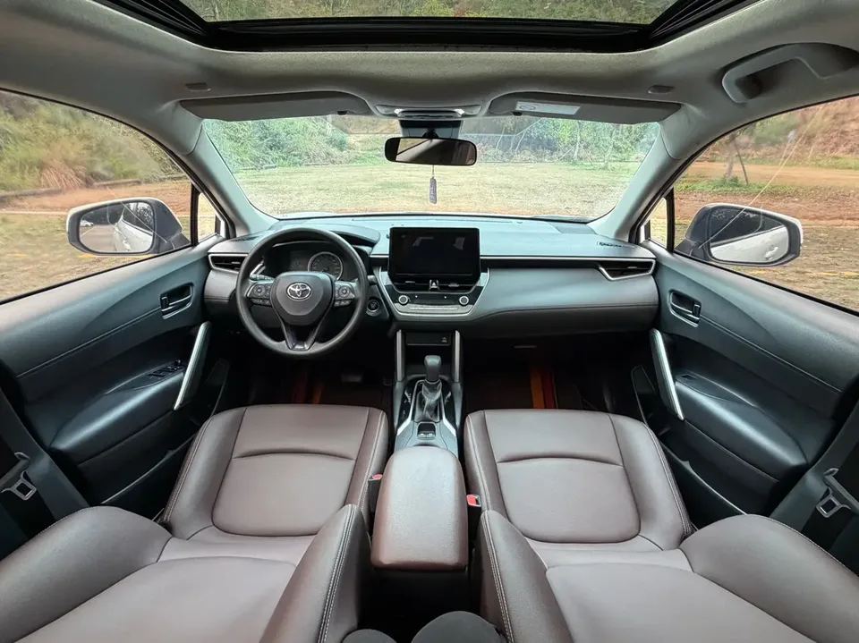 Toyota CorollaCross 2.0L CVT Deluxe Edition 2023 — миниатюра 4