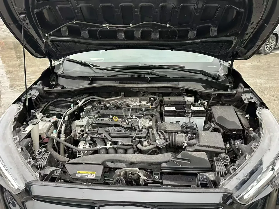 Toyota Frontlander 2.0L CVT Leading Edition 2023 — миниатюра 3