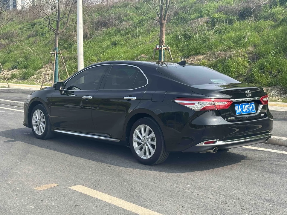 Toyota Camry 2.0G Deluxe Edition 2023 — миниатюра 2