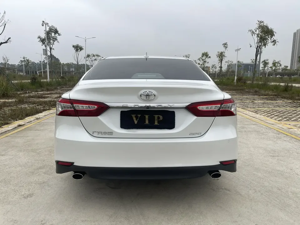 Toyota Camry 2.0G Deluxe Edition 2022 — миниатюра 2