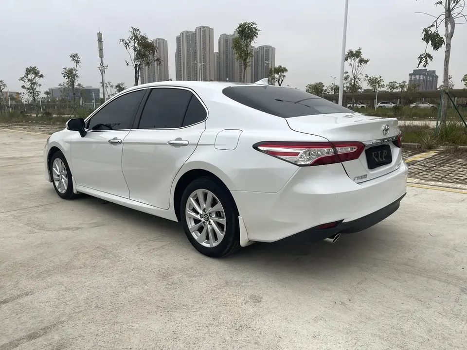 Toyota Camry 2.0G Deluxe Edition 2022 — миниатюра 4