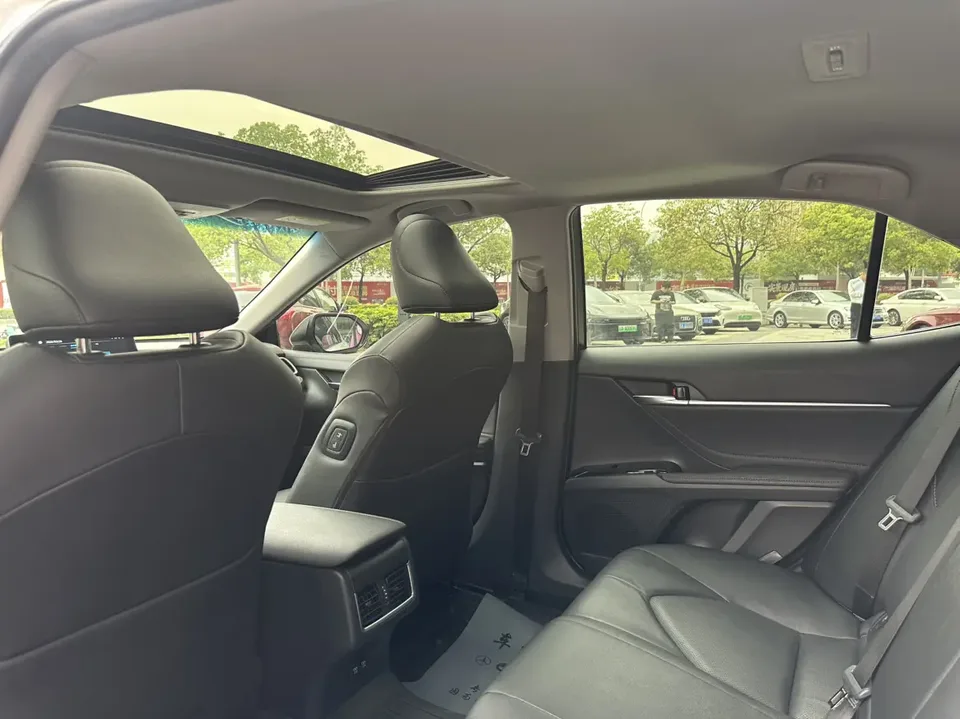 Toyota Camry 2.0G Deluxe Edition 2022 — миниатюра 3