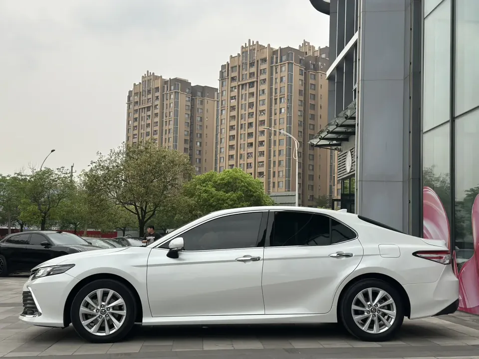 Toyota Camry 2.0G Deluxe Edition 2022 — миниатюра 4
