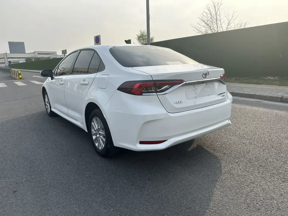 Toyota Corolla 1.2T S-CVT Pioneer PLUS Edition 2022 — миниатюра 2