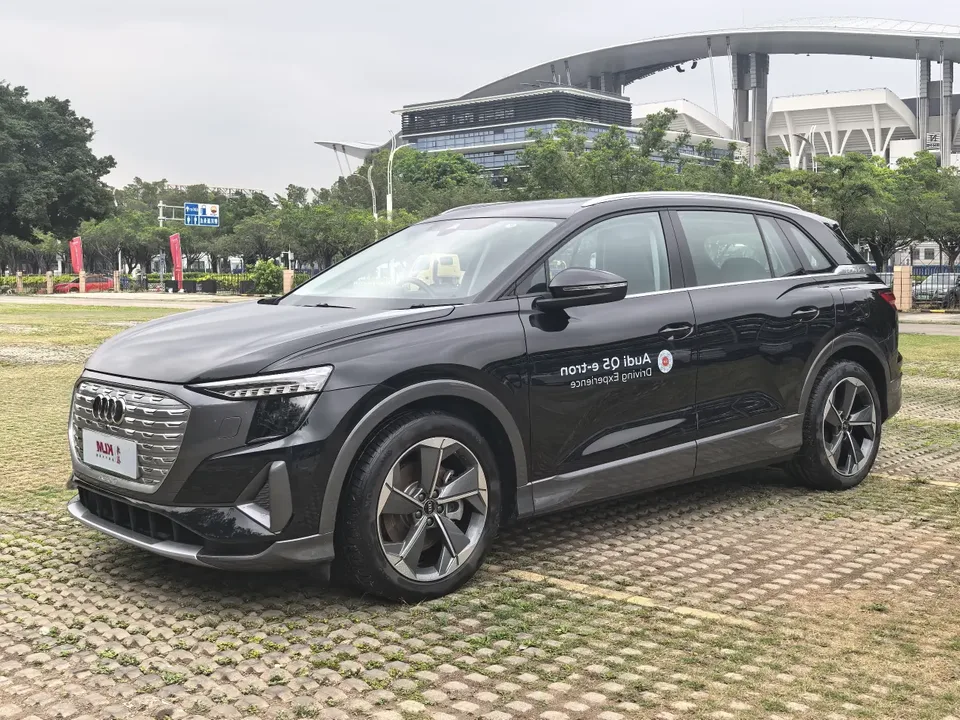 Audi Q5 e-tron 2025