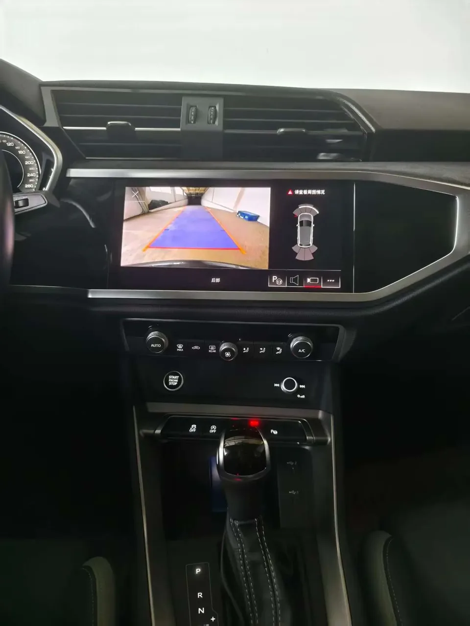 Audi Q3 35 TFSI Fashion Dynamic Edition (1.5T) 2023 — миниатюра 3
