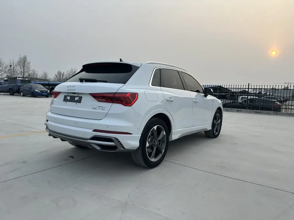 Audi Q3 Audi Q3 2022 35 TFSI Fashionable and Dynamic 2022 — миниатюра 2