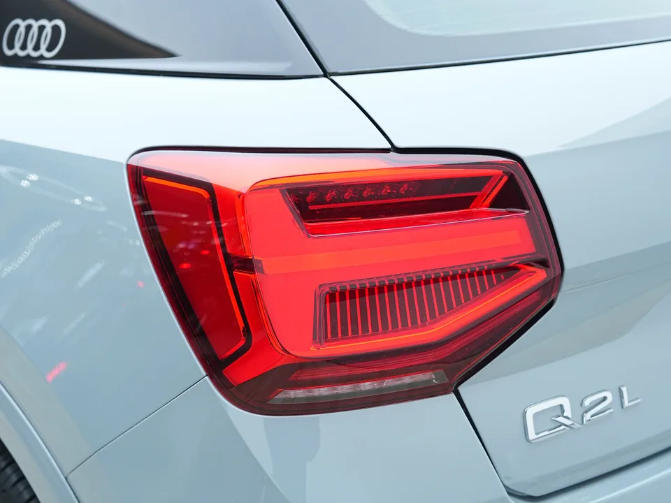 Audi Q2L Audi Q2L 2022 35 TFSI aggressive and dynamic model 2023 — миниатюра 4