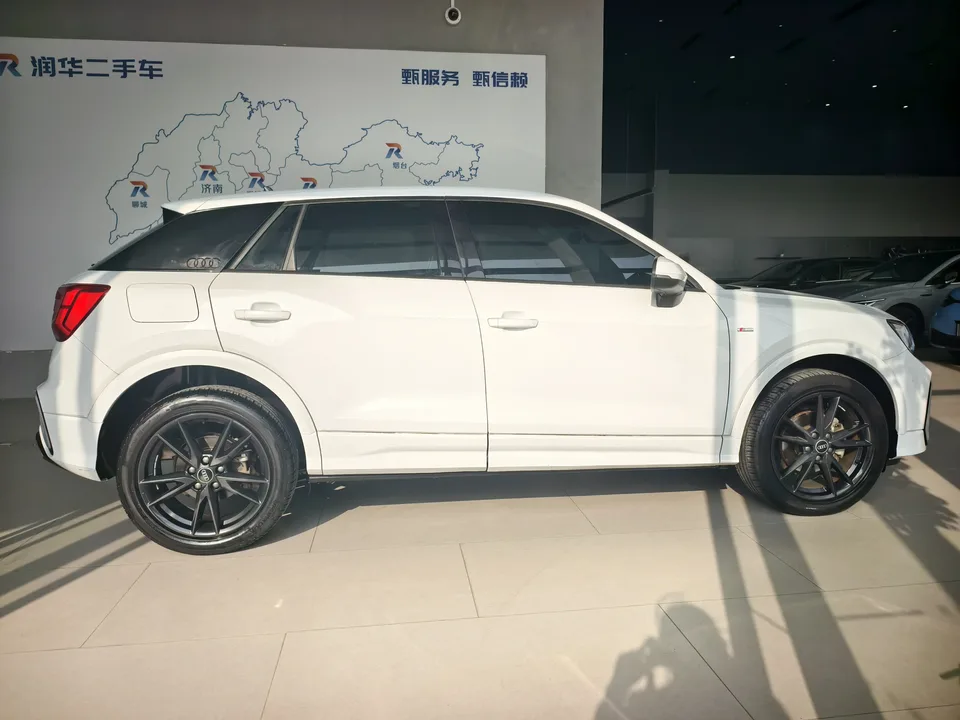 Audi Q2L Audi Q2L 2022 35 TFSI aggressive and dynamic model 2022 — миниатюра 2