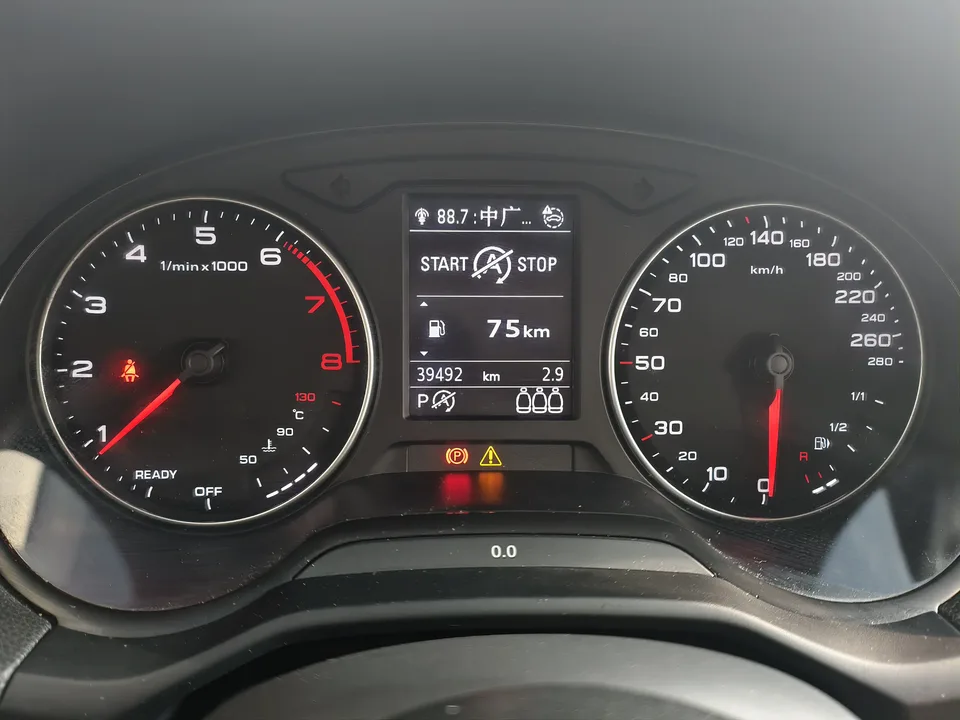Audi Q2L Audi Q2L 2022 35 TFSI aggressive and dynamic model 2022 — миниатюра 3