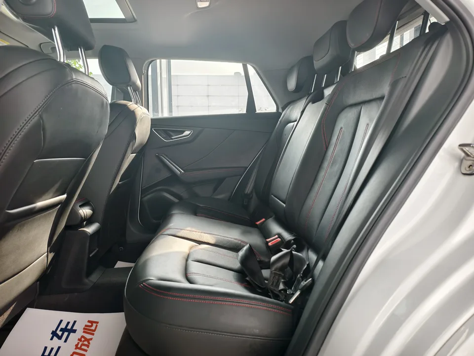 Audi Q2L Audi Q2L 2022 35 TFSI aggressive and dynamic model 2022 — миниатюра 4