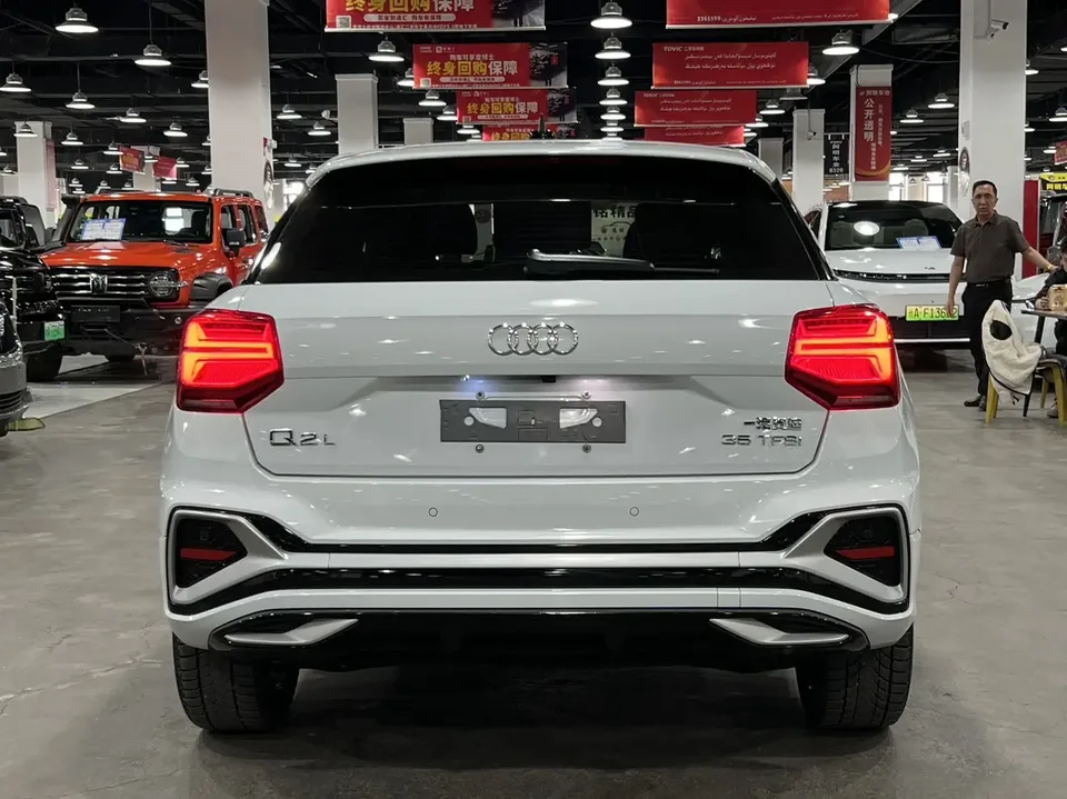 Audi Q2L Audi Q2L 2022 35 TFSI Fashion Dynamic Edition 2022 — миниатюра 2