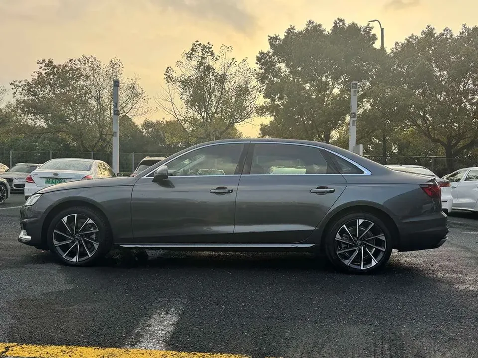 Audi a4 l A4L 2022 Audi A4L 2022 40 TFSI Fashionable and Elegant 2023 — thumbnail 3