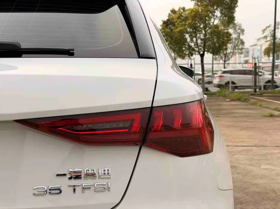 Audi A3 facelift Sportback 35 TFSI stylish and sporty 2023 — миниатюра 3