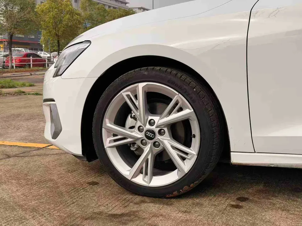 Audi A3 facelift Sportback 35 TFSI stylish and sporty 2023 — миниатюра 4