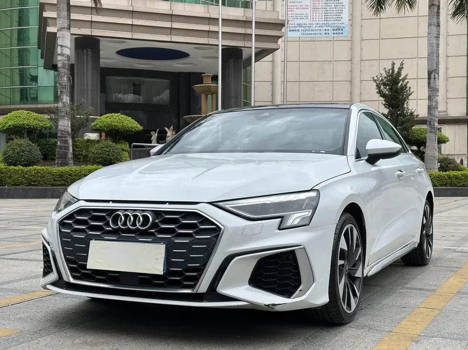 Audi A3 A3L Limousine 35 TFSI Fashion Sports 2023 — фото 1, купить с доставкой в Москву