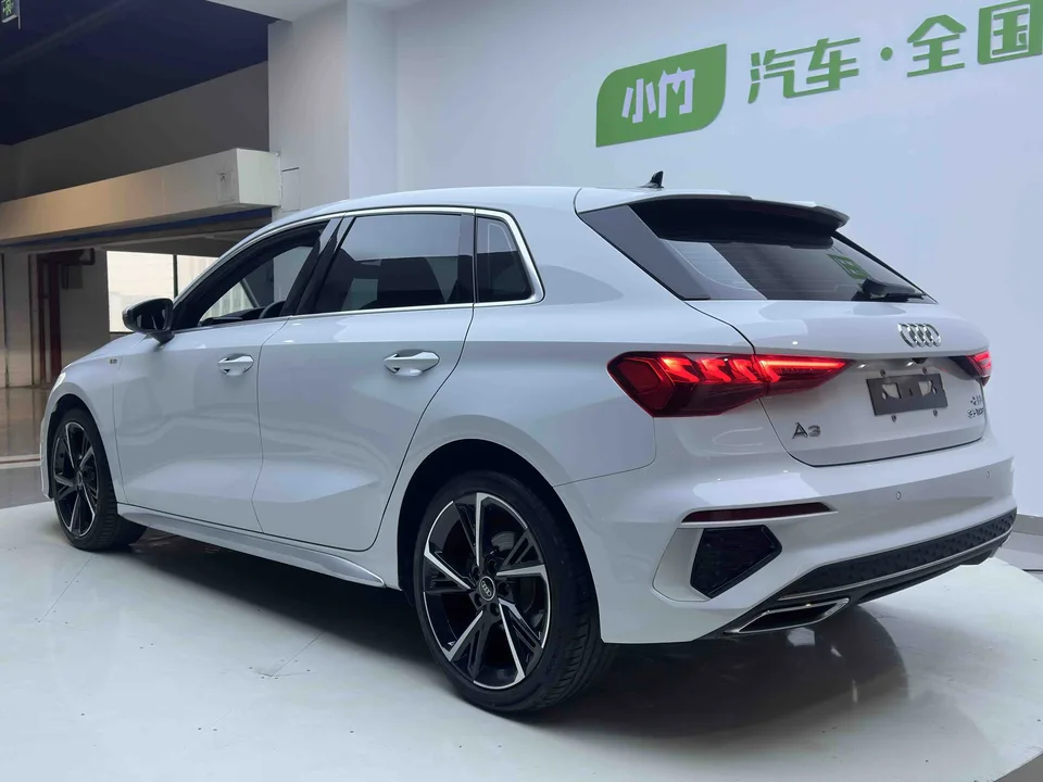 Audi A3 Sportback 35 TFSI stylish and sporty 2022 — миниатюра 2