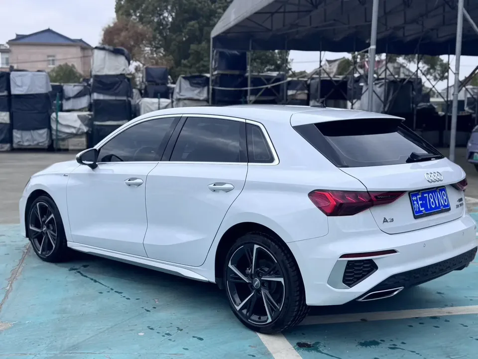 Audi A3 Sportback 35 TFSI stylish and sporty 2022 — миниатюра 4