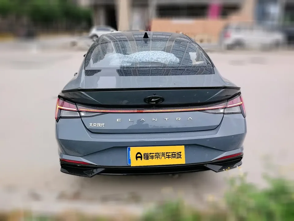 Hyundai Elantra 1.5L CVT LUX Premium Edition 2023 — миниатюра 2