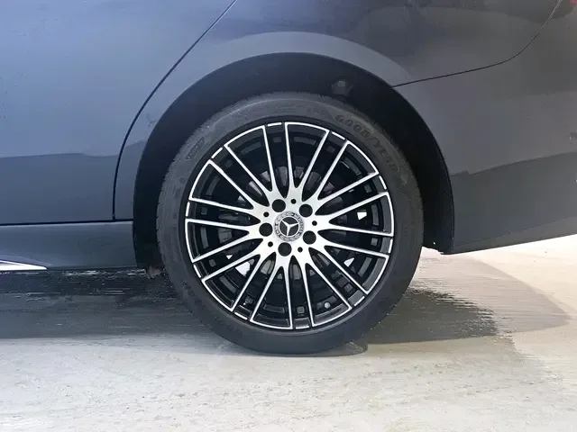 Mercedes-Benz C-Class Mercedes Benz C Class 2023 C 200 L Sport 2023 — thumbnail 3