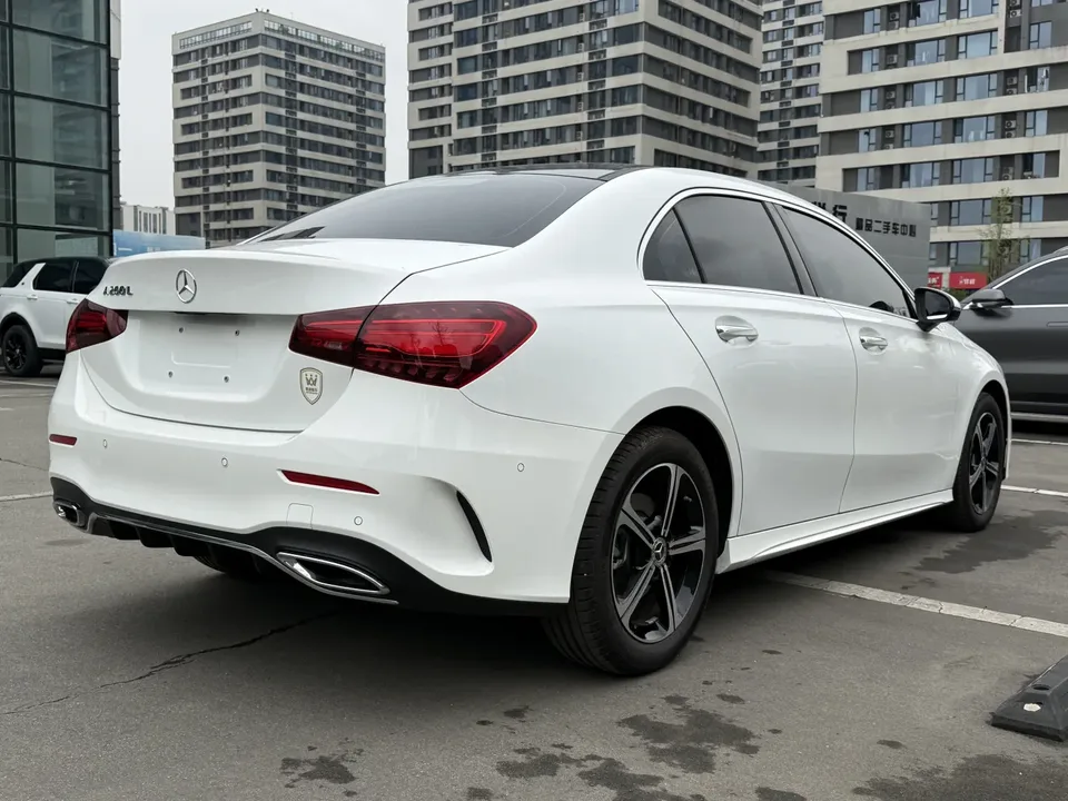 Mercedes-Benz Mercedes Benz A Class Mercedes-Benz A-Class 2024 facelift A 200 L fashion version 2025 — миниатюра 2