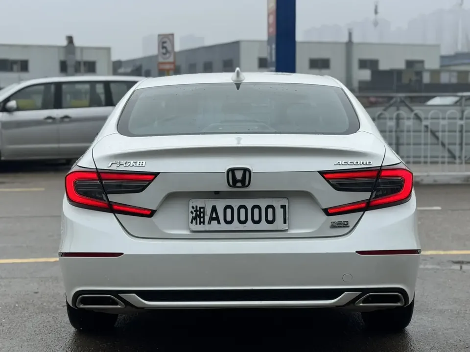 Honda Accord Accord 2022 260TURBO Deluxe Edition 2022 — миниатюра 2