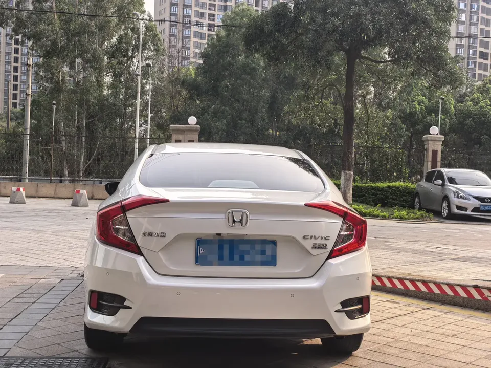 Honda CIVIC 220TURBO CVT Dynamic Edition National VI 2022 — миниатюра 2