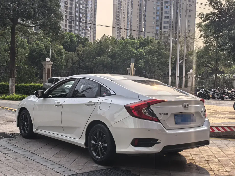 Honda CIVIC 220TURBO CVT Dynamic Edition National VI 2022 — миниатюра 4