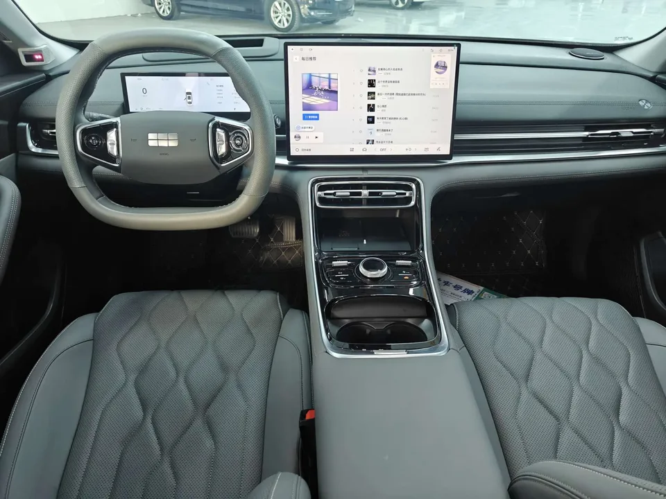 Geely Galaxy A7 PHEV 150km Explorer+ Edition 2025 — миниатюра 4