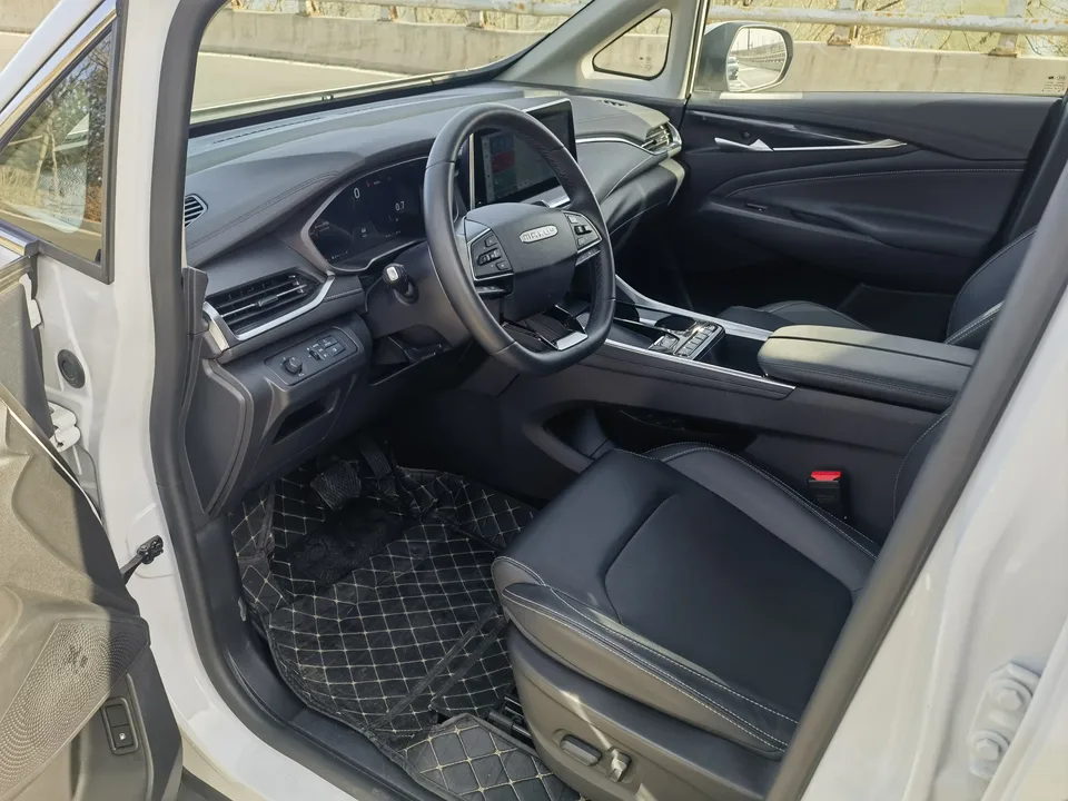 Datong Maxus G50 Maxus G50 2023 PLUS 1.5T Automatic Escort Edition 2023 — миниатюра 4