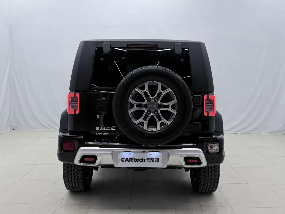 BAIC Beijing Off-road BJ40 2.0T Automatic 4WD City Hunter Glory Edition 2025 — миниатюра 2