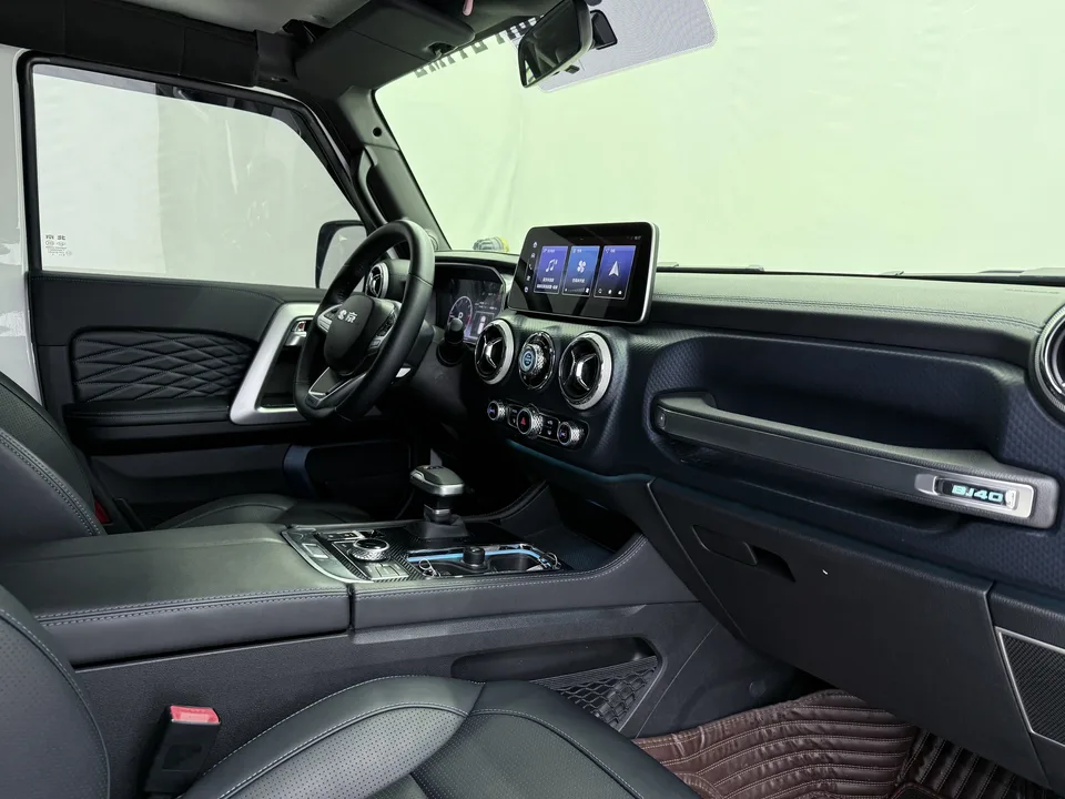BAIC Beijing Off-road BJ40 2.0T Automatic 4WD City Hunter Glory Edition 2024 — миниатюра 4