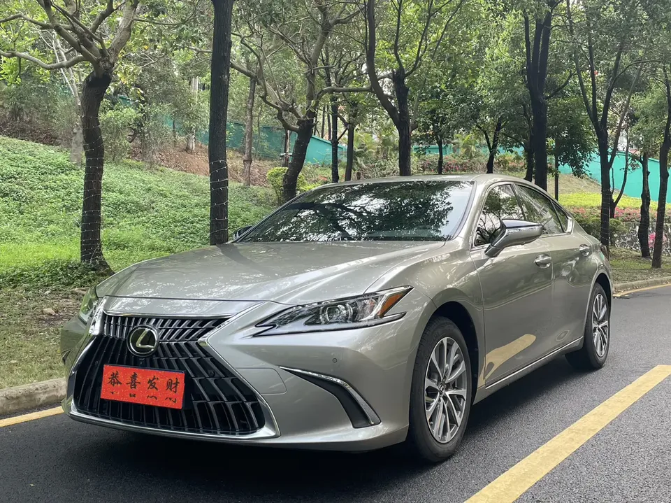 Lexus ES 2023