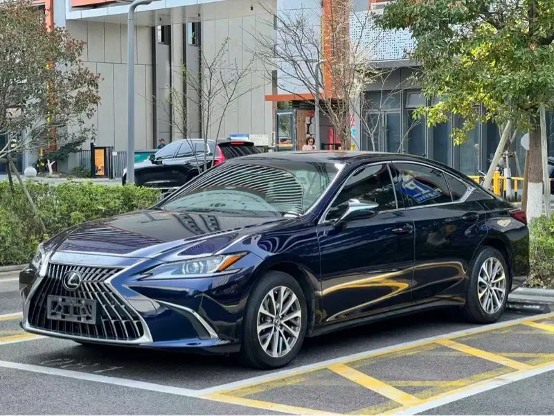 Lexus ES 2022