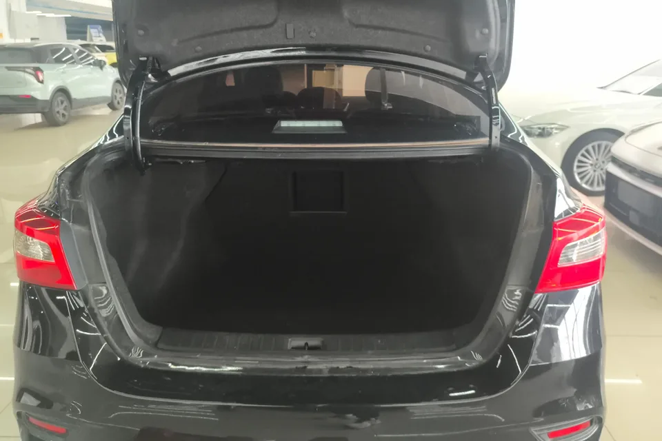Nissan Sylphy Sylphy 2022 Sylphy 2022 Classic 1.6 XL CVT Deluxe Edition 2023 — миниатюра 5