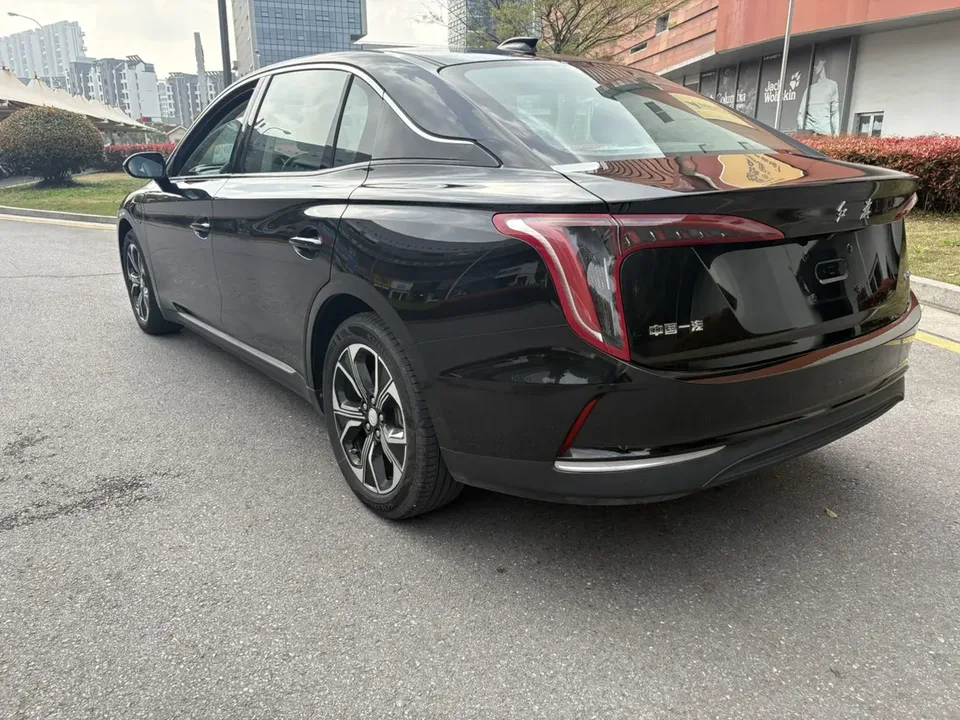Hongqi E-QM5 Charging Edition 2023 — миниатюра 4