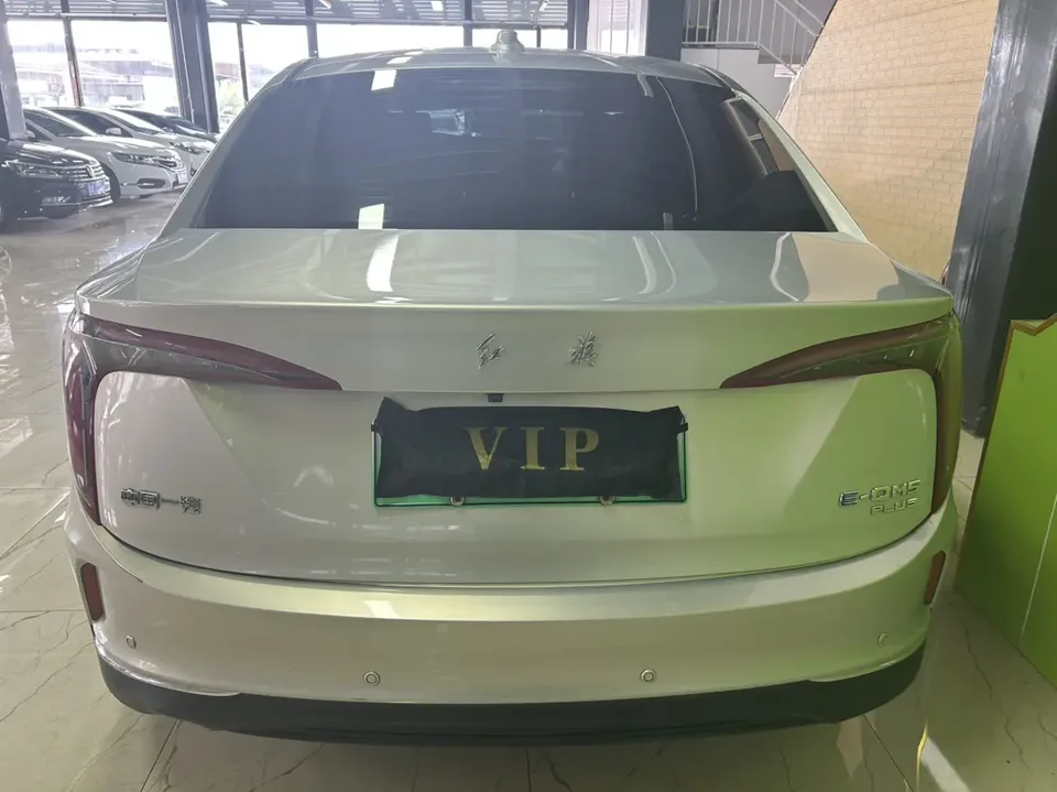 Hongqi E-QM5 560KM PLUS version 140kW 2024 — миниатюра 2