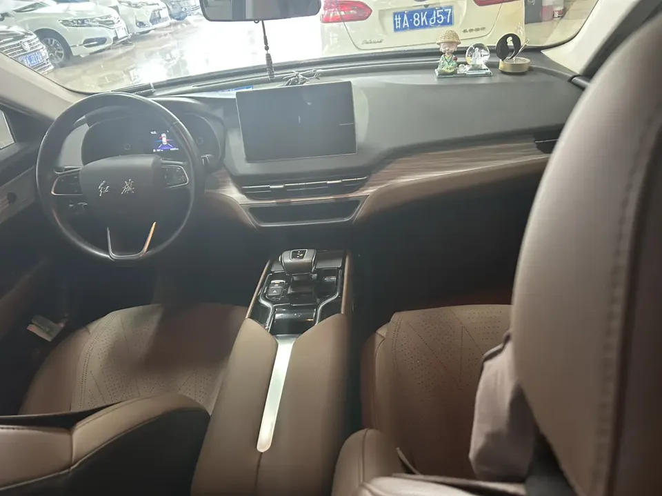 Hongqi E-QM5 560KM PLUS version 140kW 2024 — миниатюра 5