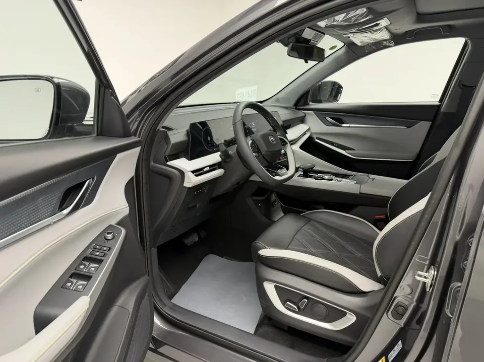 Changan CS75 PLUS Smart Electric iDD iDD 1.5T 150km Smart Leading Edition 2026 — миниатюра 4