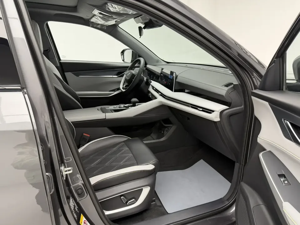 Changan CS75 PLUS Smart Electric iDD iDD 1.5T 150km Smart Leading Edition 2026 — миниатюра 5