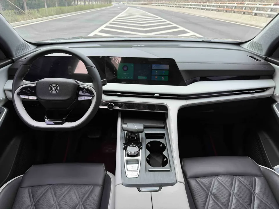 Changan CS75PLUS third generation 2.0T automatic premium model 2023 — миниатюра 4