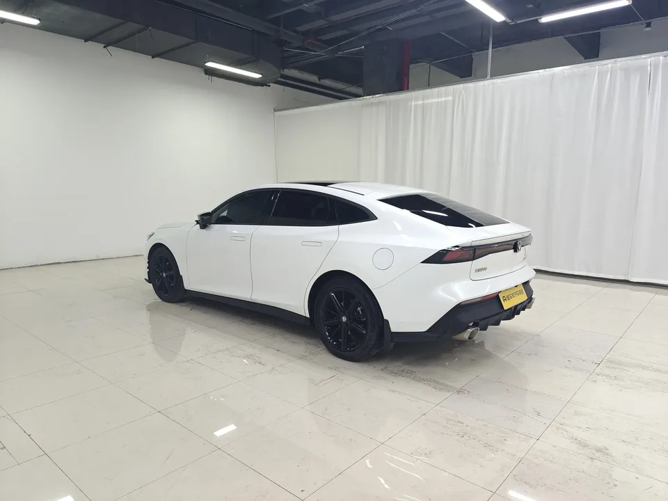 Changan UNI-V 1.5T Premium Edition 2023 — миниатюра 2