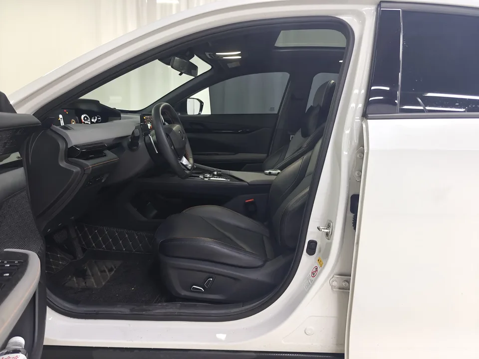 Changan UNI-V 1.5T Premium Edition 2023 — миниатюра 5