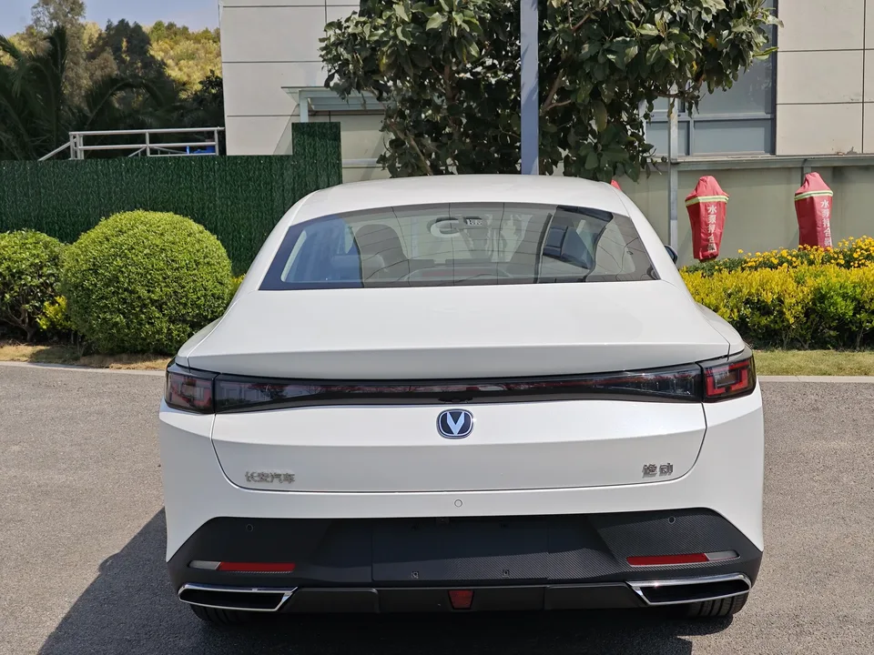 Changan Eado PHEV Eado PHEV Smart New Blue Whale 145KM High Energy Edition 2026 — миниатюра 2