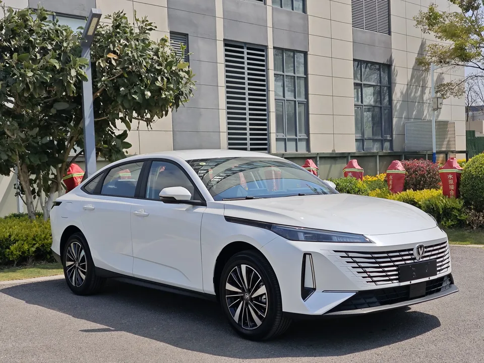 Changan Eado PHEV Eado PHEV Smart New Blue Whale 145KM High Energy Edition 2026 — миниатюра 3