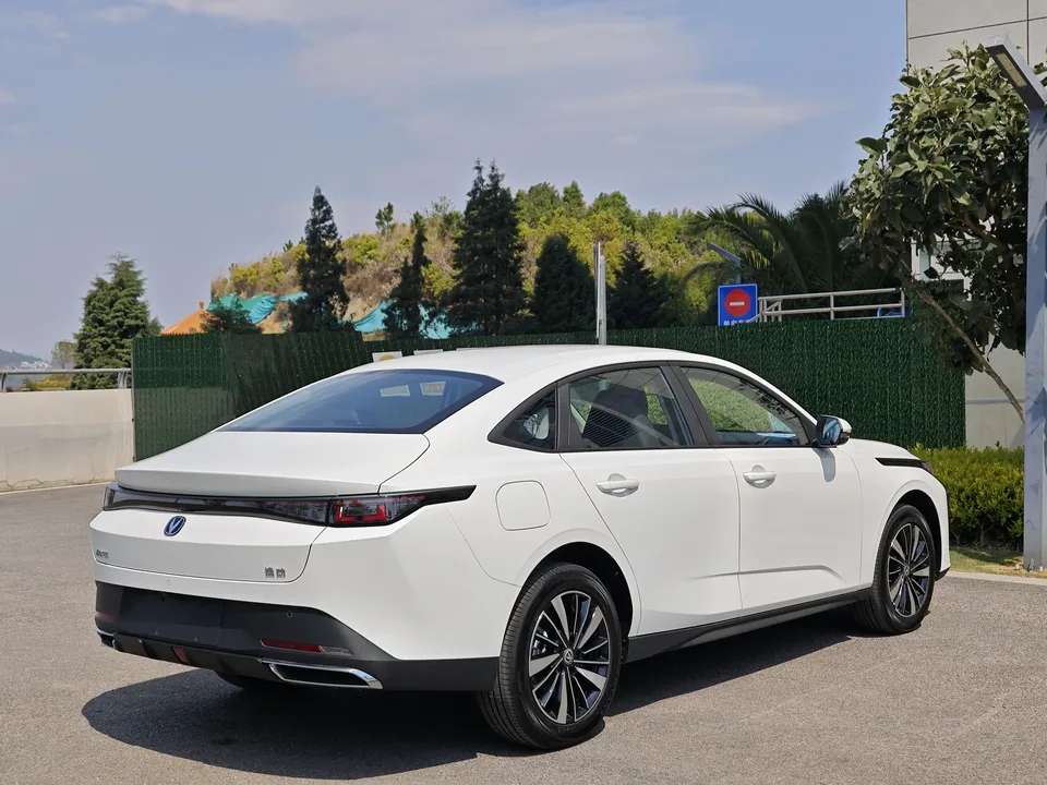 Changan Eado PHEV Eado PHEV Smart New Blue Whale 145KM High Energy Edition 2026 — миниатюра 5
