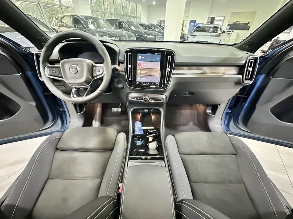 Volvo XC40 EV Volvo XC40 EV 2023 Long Range Edition 2023 — миниатюра 3